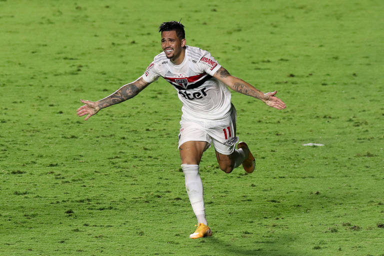 Luciano comemora gol que impediu derrota do time na quarta (10), contra o Ceará, no Morumbi

