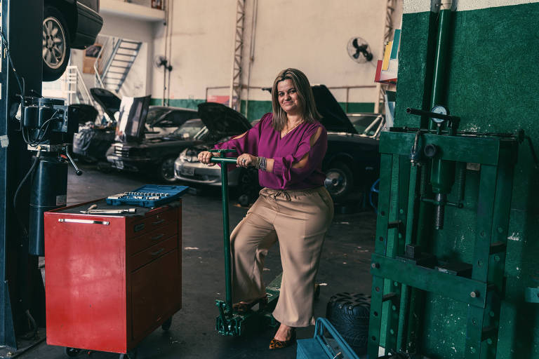 A empresária Vanessa Torigoe no Centro de Diagnóstico Automotivo Torigoe, na zona leste de São Paulo 