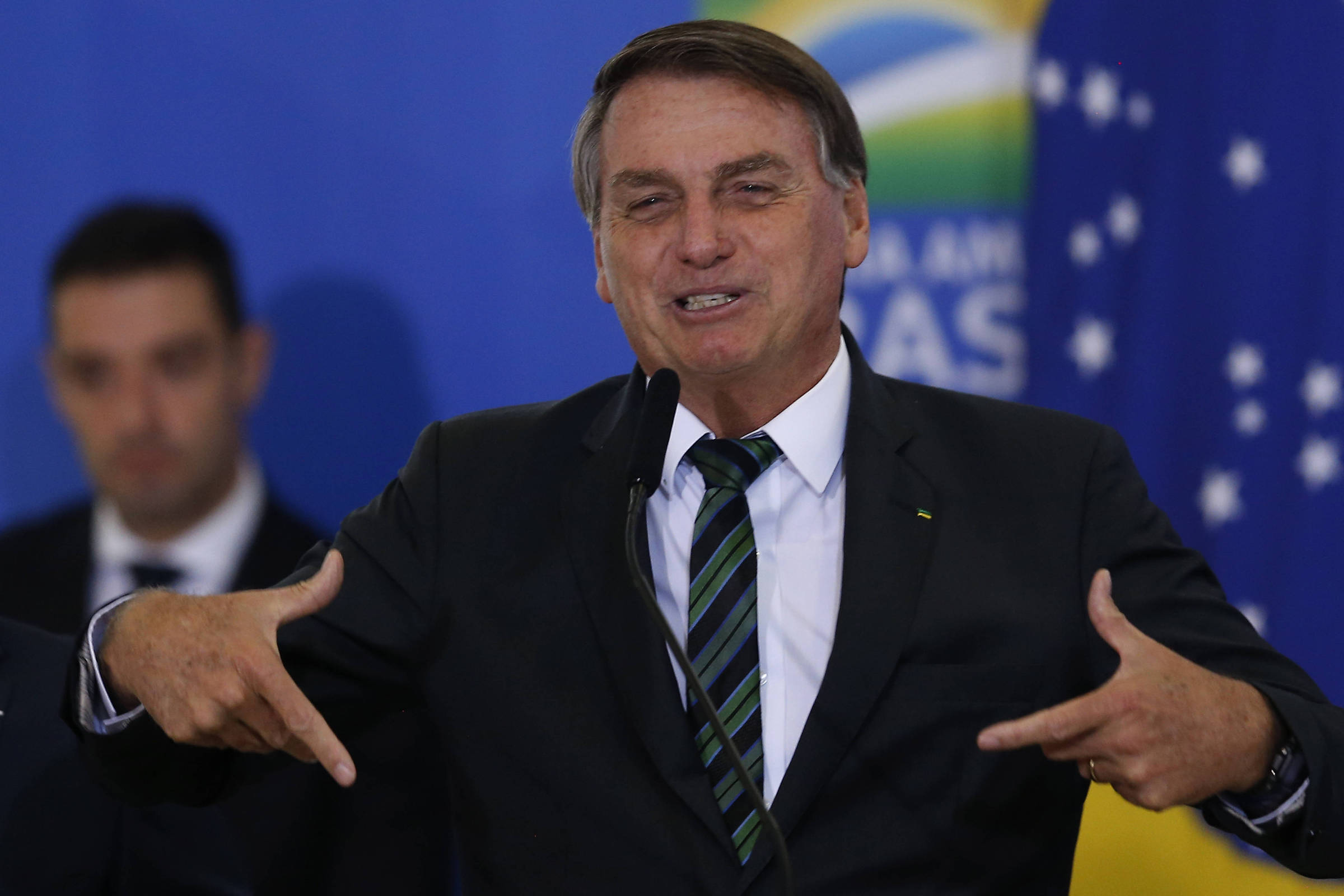 Ninguém vai interferir na política de preços da Petrobras, diz Bolsonaro após intervenção