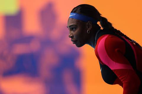 Serena Williams of the US rests between games during her women's singles match against Belarus' Aryna Sabalenka on day seven of the Australian Open tennis tournament in Melbourne on February 14, 2021. (Photo by Brandon MALONE / AFP) / -- IMAGE RESTRICTED TO EDITORIAL USE - STRICTLY NO COMMERCIAL USE --