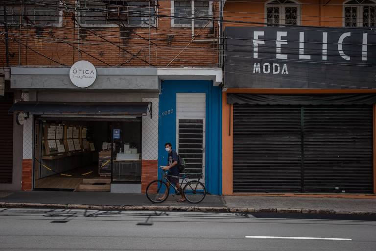 Araraquara tem ruas vazias e limite de compras em mercado