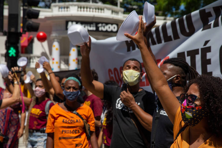 Protesto da Coalizão Negra em SP pede manutenção do auxilio emergencial