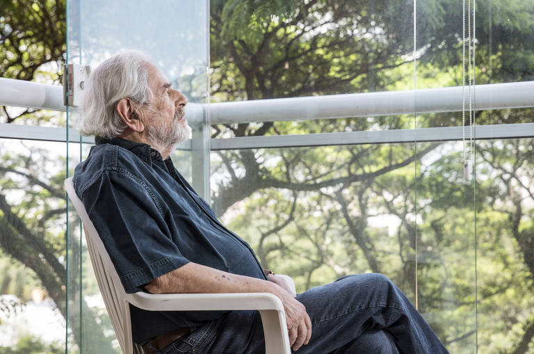 O cineasta Luiz Fernando Carvalho, que adaptou "Lavoura" (2001), tem projeto em cima de uma história narrada a ele por Raduan, intitulado "As três batalhas"