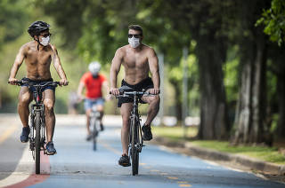 Aumenta  demanda por bicicletas na pandemia. Ciclistas utilizam ciclovia do parque do ibirapuera