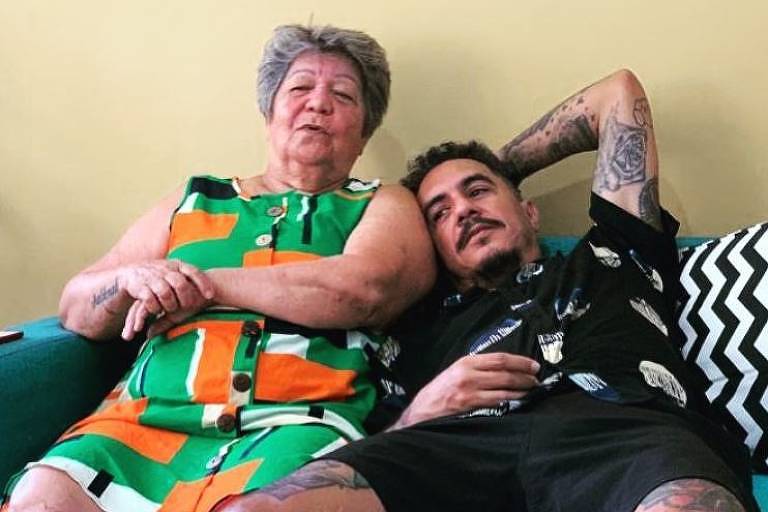 Marcelo D2 com a mãe dele, Paulete Peixoto