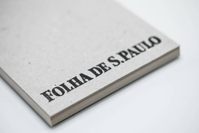 Bloco de papel reciclado tem o seguinte texto: Folha de S. Paulo