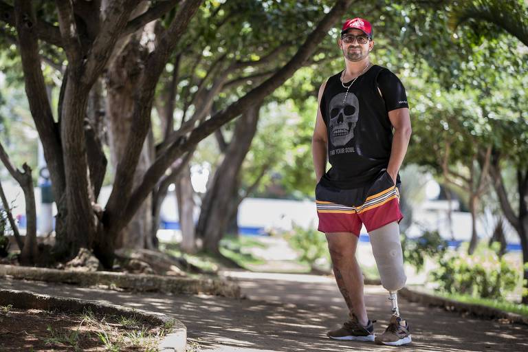 Robson Prado, 35, perdeu a perna quando fazia entregas de alimentos há quase um ano