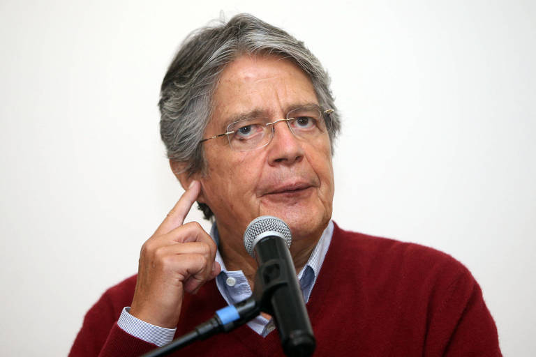 O candidato à Presidência do Equador Guillermo Lasso, durante entrevista coletiva