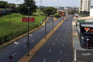 Via Expressa, em Araraquara, vazia