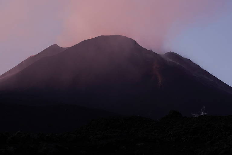 Mistério no Etna: Polícia encontra corpo de homem em caverna do vulcão