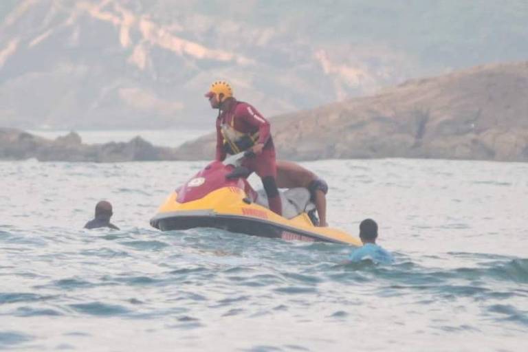 Bombeiros encontram corpos de vítimas afogadas em rio no litoral de SP