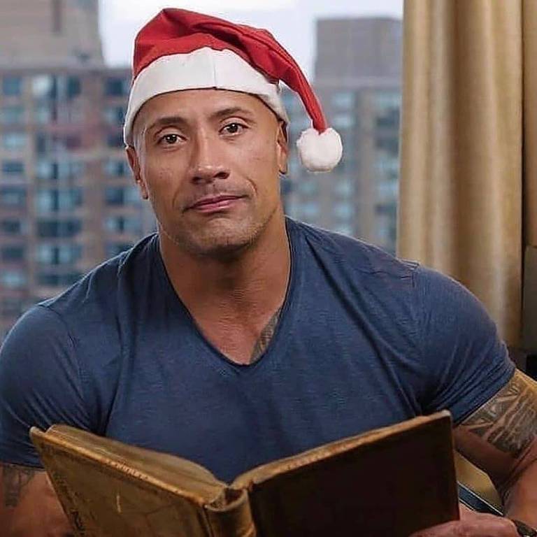 Dwayne Johnson, o The Rock, posta retrato da infância e brinca