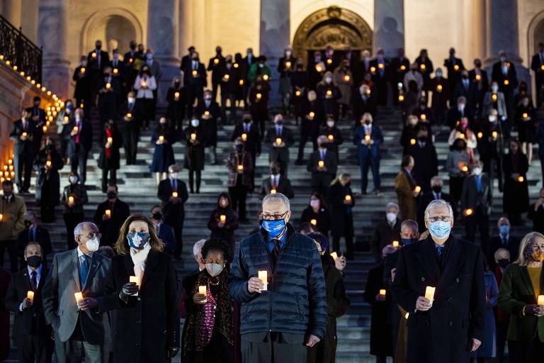 Integrantes do Congresso americano fazem homenagem às 500 mil vítimas da Covid-19 no país