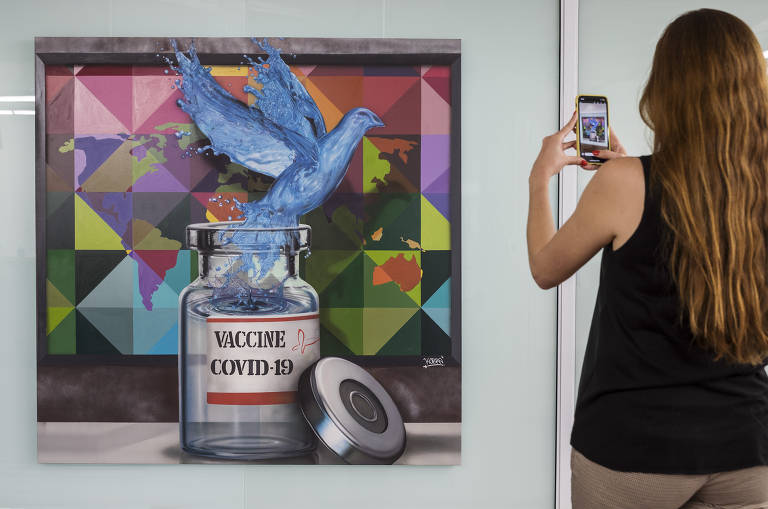 Obra do artista plástico Eduardo Kobra que está exposta no Instituto Butantan