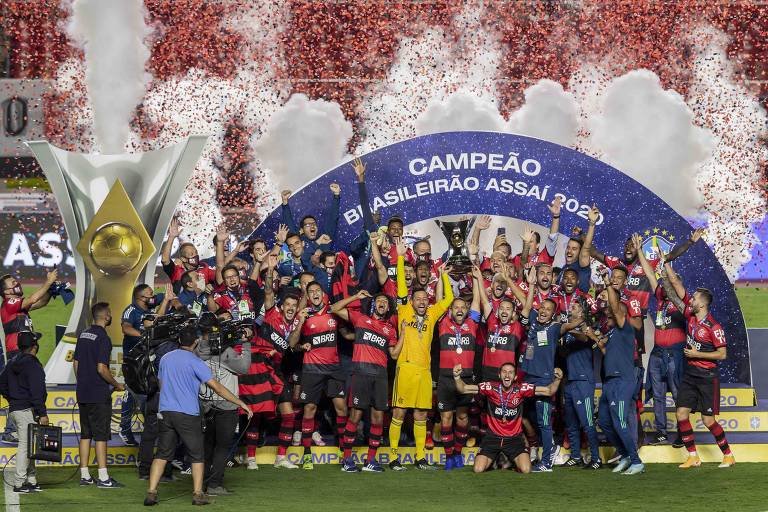 Jogadores do Flamengo comemoram o titulo do Campeonato Brasileiro de 2020 no Morumbi