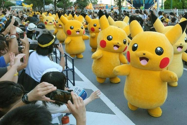 Desfile de atores disfarçados de Pikachú em Yokohama (Japão) em 2016
