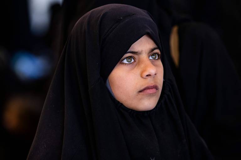 Mulheres e filhos de militantes do Estado Islâmico em campos de prisioneiros