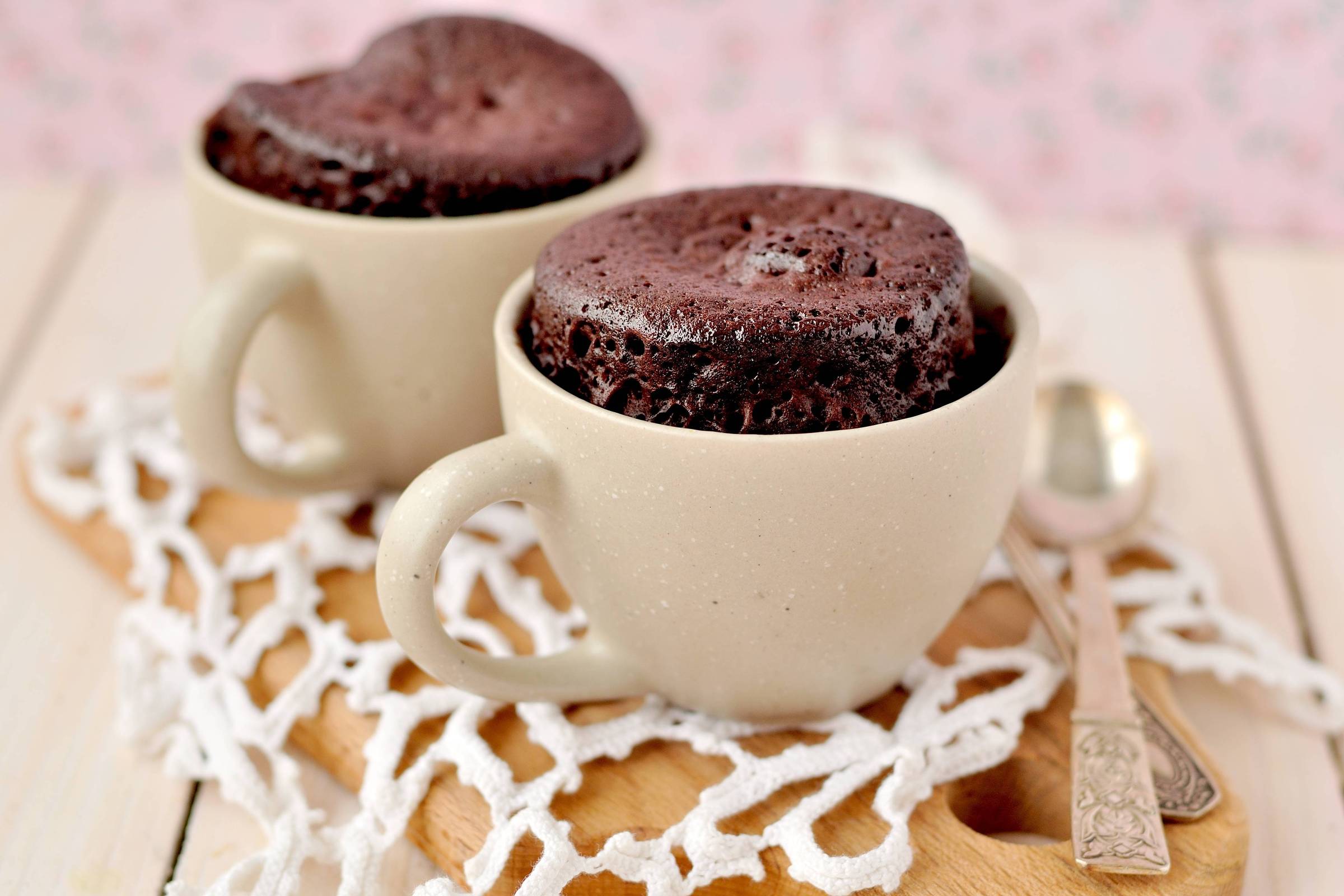 Bolo de chocolate sem farinha de trigo, sem leite e super rápido