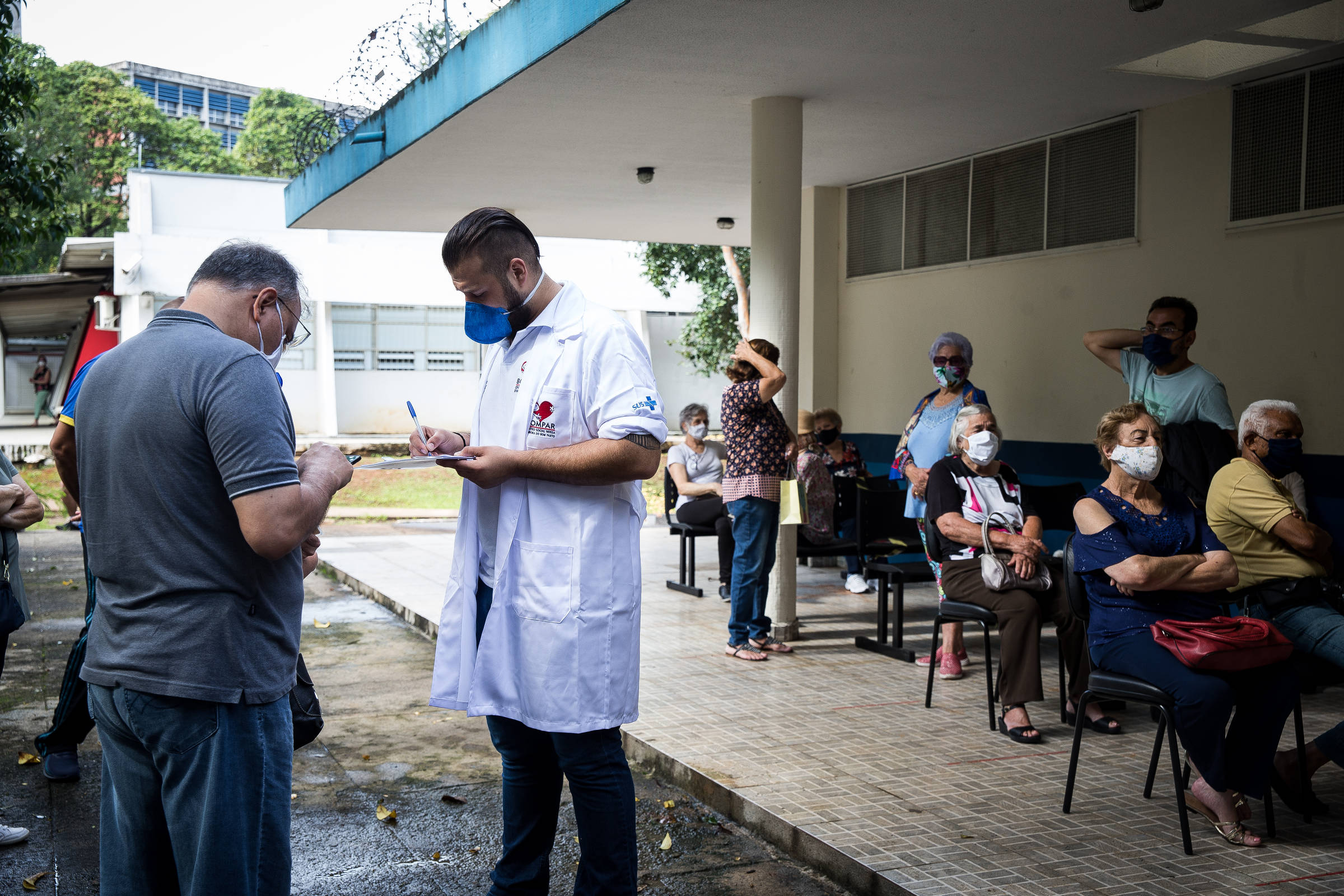 UBSs dão informações divergentes sobre melhores horários para vacinar em SP