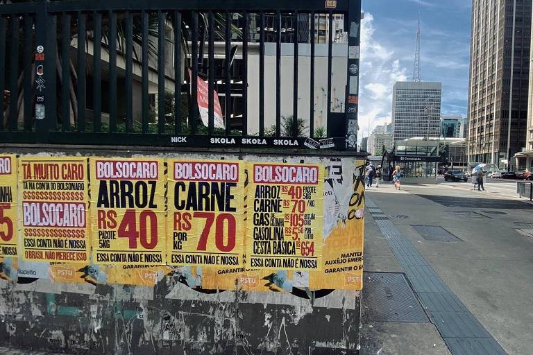 Lambe-lambe da campanha 'Bolsocaro' na Avenida Paulista 
