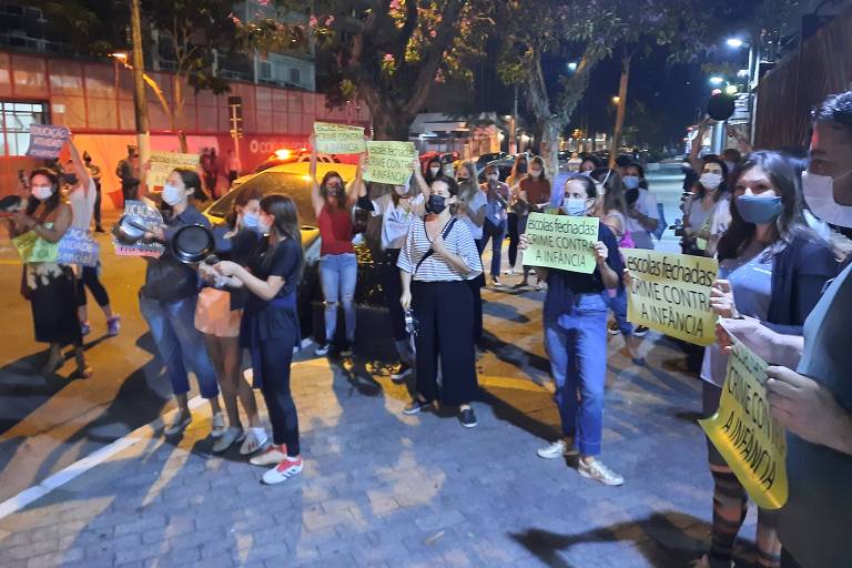 Grupo de pais protesta para que escolas permaneçam abertas em São Paulo