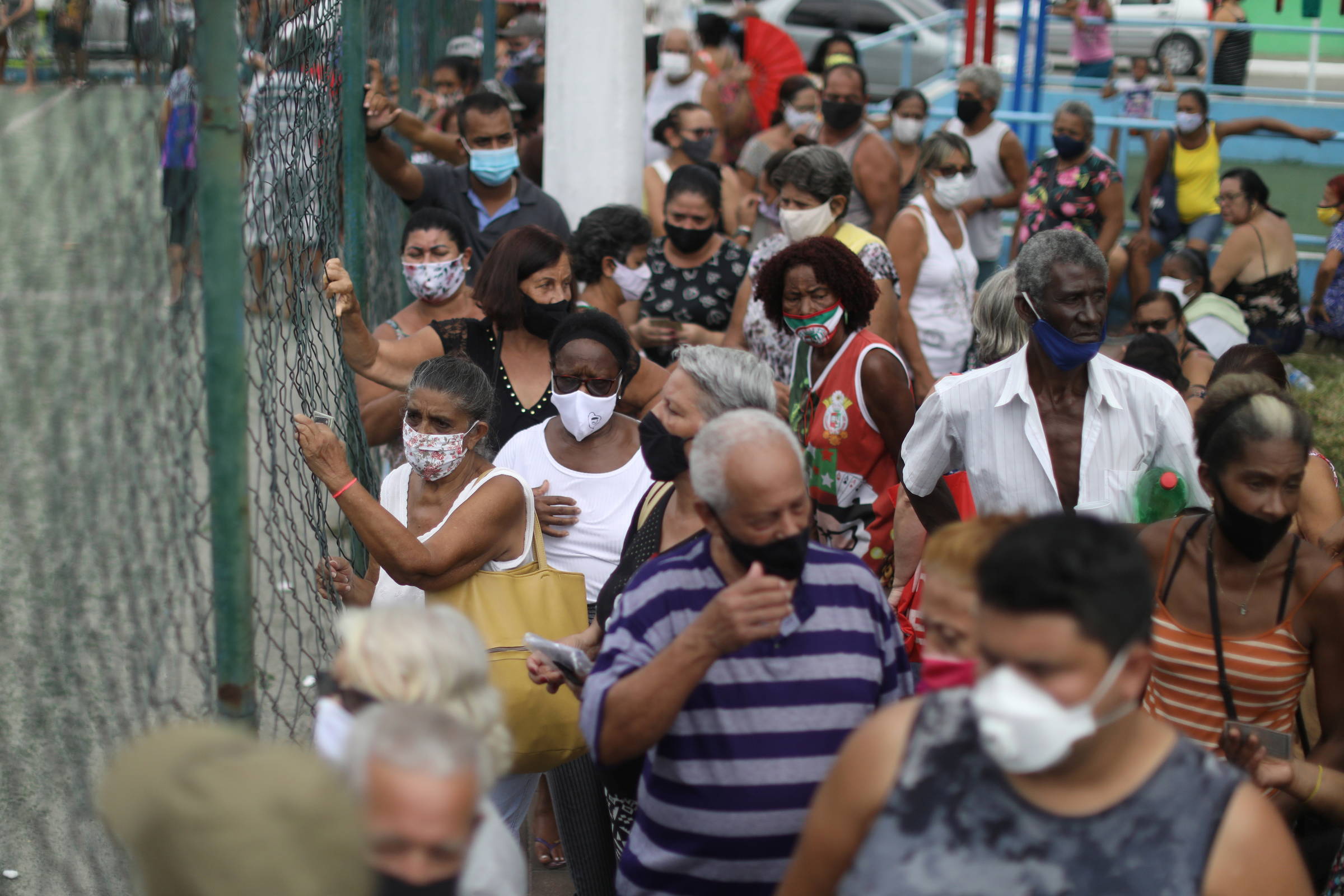 Opinião - bruno boghossian: contra lei, empresas e juízes buscam jeitinho na fila da vacina
