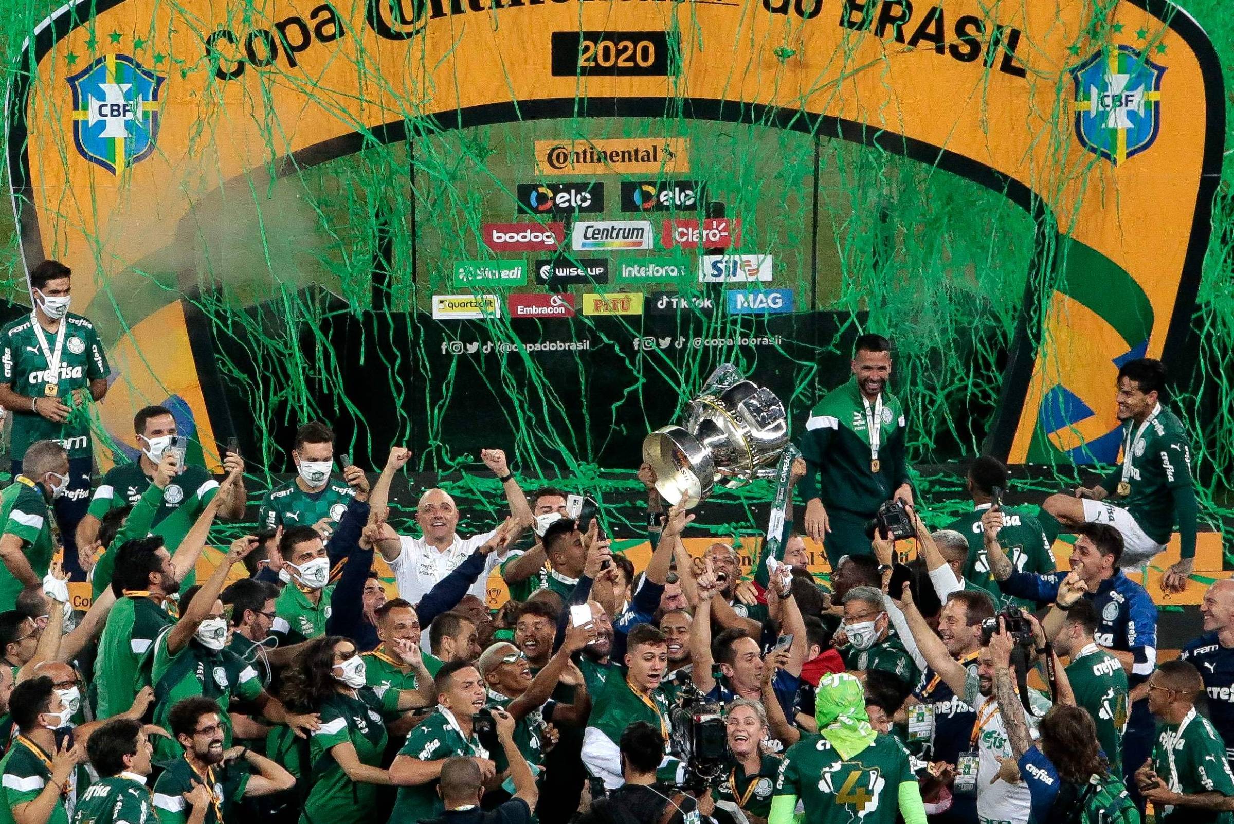 Com vantagem, Palmeiras recebe o Grêmio na decisão da Copa do