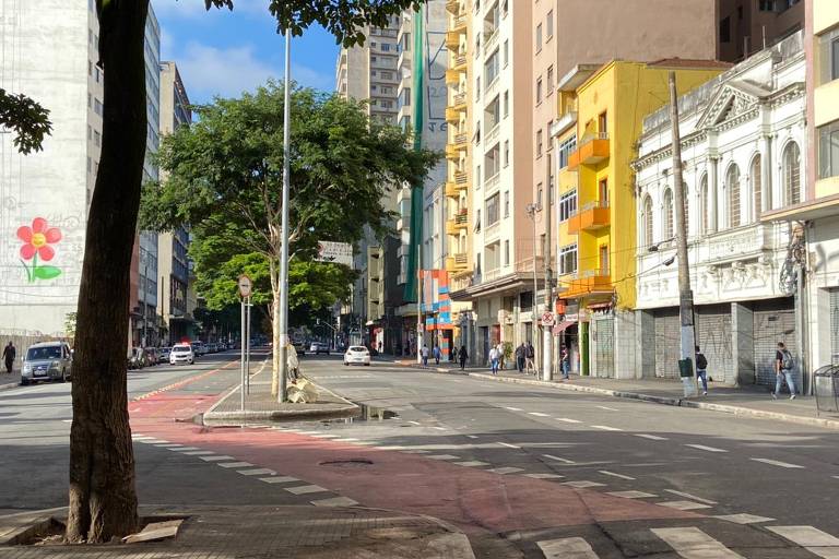 Rua Casper Libero na manhã do primeiro dia util de fase vermelha em São Paulo. (Foto: Marlene Bergamo/Folhapress)