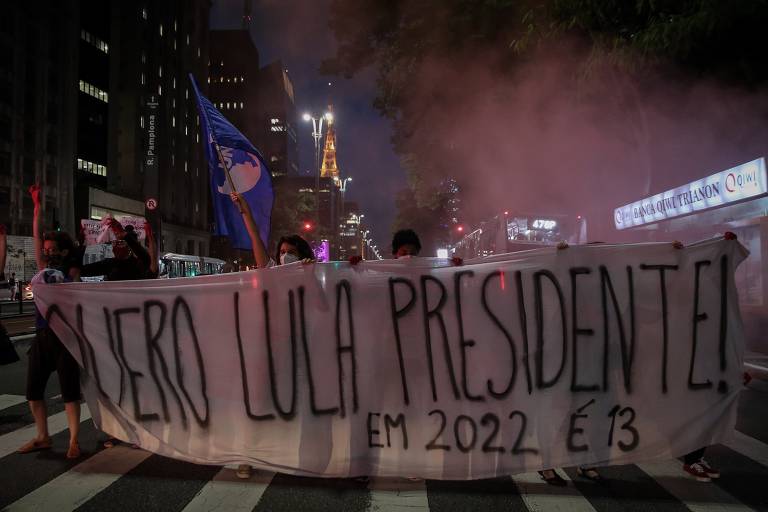 Apoiadores de Lula durante ato na avenida Paulista, em São Paulo