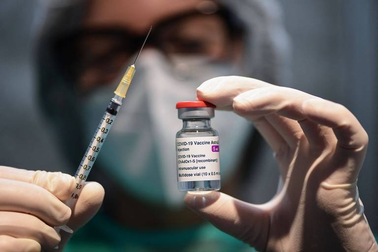 Nove países europeus suspendem uso de vacina de Oxford