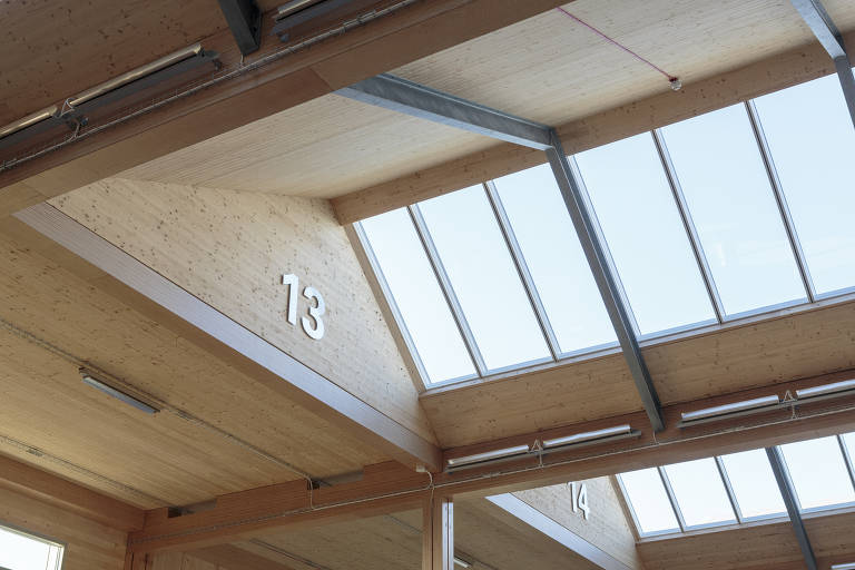 Detalhe de construção com madeira engenheirada feita pela empresa Amata