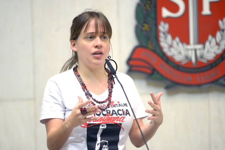 Isa Penna durante sessão da Alesp, em 2020.