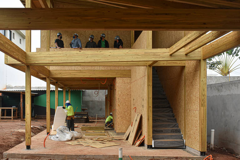 Construção da casa Anima, projeto da 24 7 Arquitetura, em madeira engenheirada, na cidade de Rio Claro (SP)