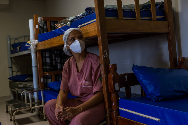 A enferemeira Marli Rodrigues no local onde ficam beliches para descanso dos profissionais da saúde no Iamspe