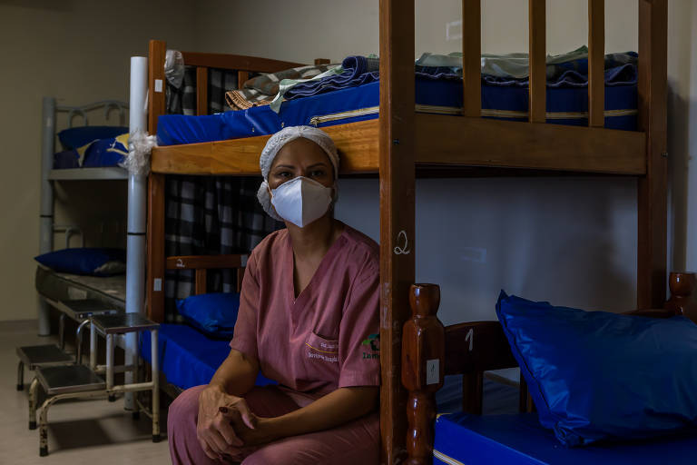 A enferemeira Marli Rodrigues no local onde ficam beliches para descanso dos profissionais da saúde no Iamspe