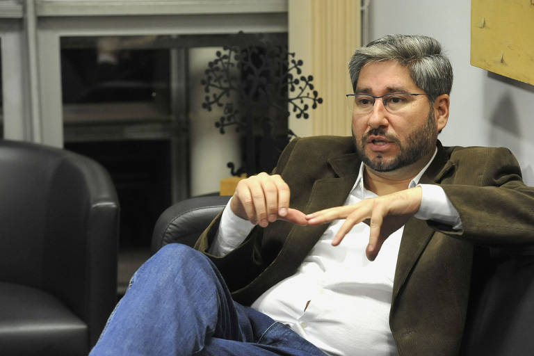 Deputado Fernando Cury, do Cidadania, flagrado em vídeo assediando a também deputada Isa Penna