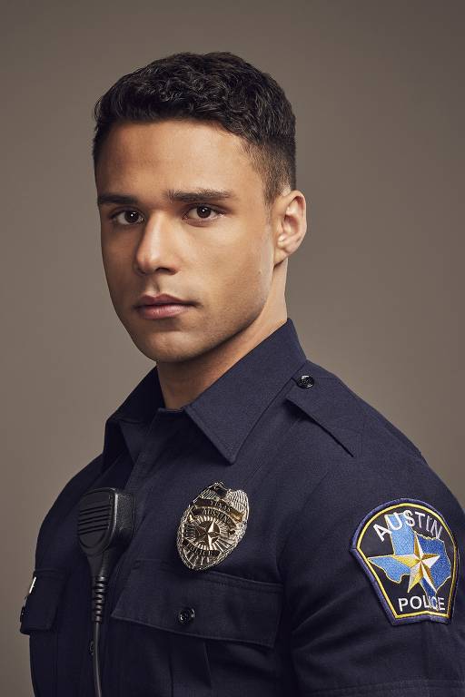 Ator de '9-1-1: Lone Star' revela ser bissexual após receber apoio da  namorada - 08/04/2021 - Celebridades - F5