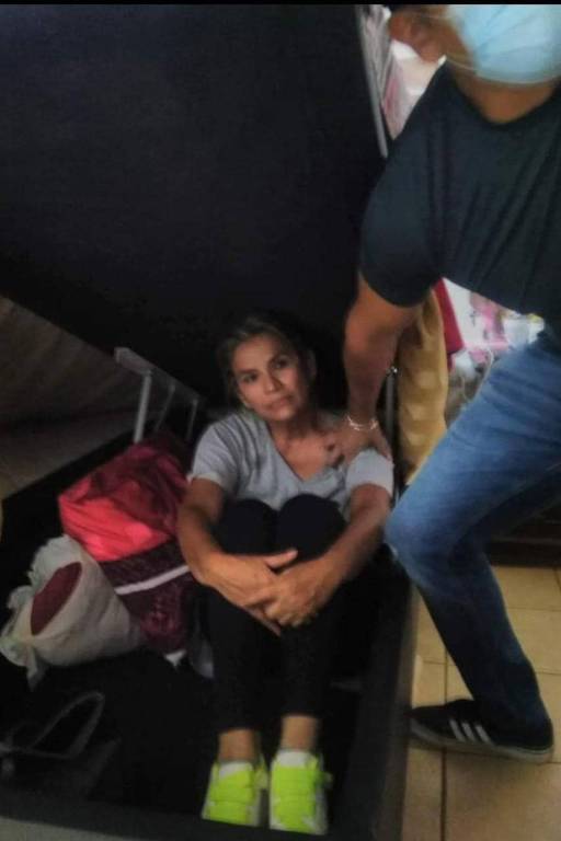 A ex-presidente Jeanine Añez tentou se esconder em uma cama box para não ser presa, segundo o governo da Bolívia