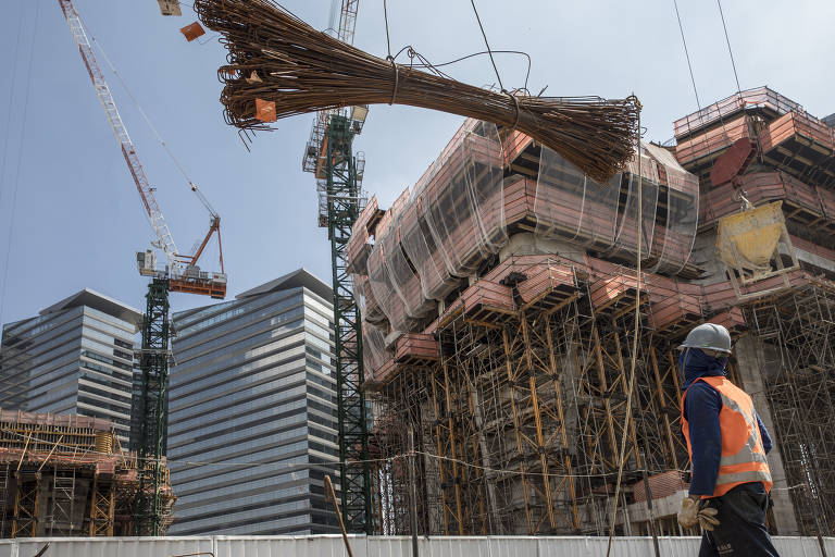 Torres (ao fundo ) de escritórios corporativos do complexo "Parque da Cidade" ao lado da marginal Pinheiros; financiamentos imobiliários batem novos recordes em junho de 2021