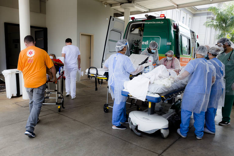 Equipe atende paciente com Covid-19 que chegou à Santa Casa de Araraquara
