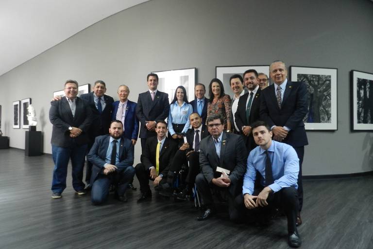 Bancada do PSL na Assembleia Legislativa de SP em encontro com o governador João Doria e o líder do governo na Assembleia, Carlão Pignatari (PSDB), no Palácio dos Bandeirantes, no dia 2 de maio de 2019.