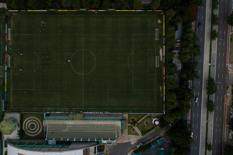 Os clubes da Série A1, a elite do futebol de São Paulo, estão decididos a continuar com o Campeonato Paulista, apesar da proibição do governo do estado e do Ministério Público. Mas ainda não acharam um local