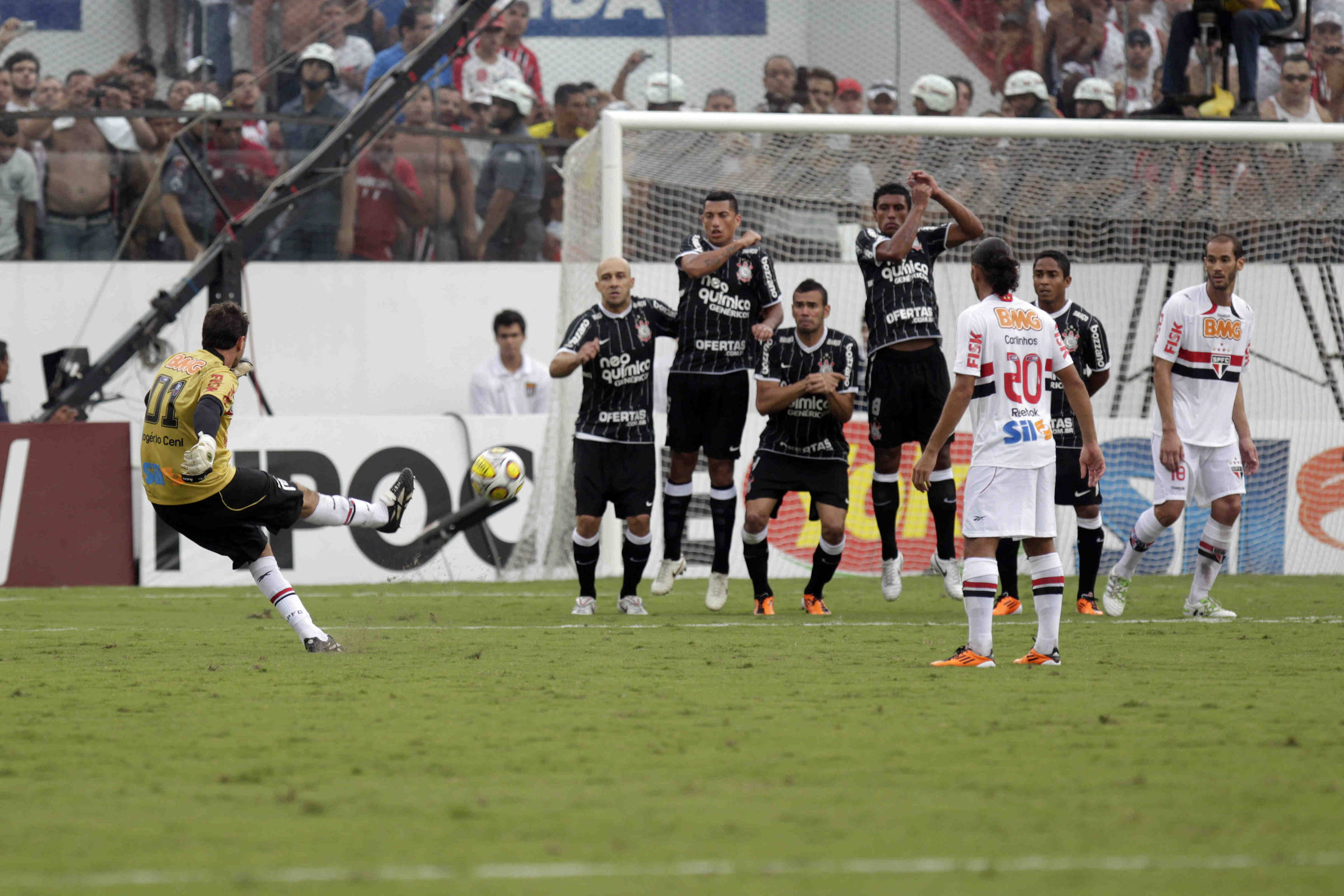 Onde Foi o 100 gol do Rogério Ceni?