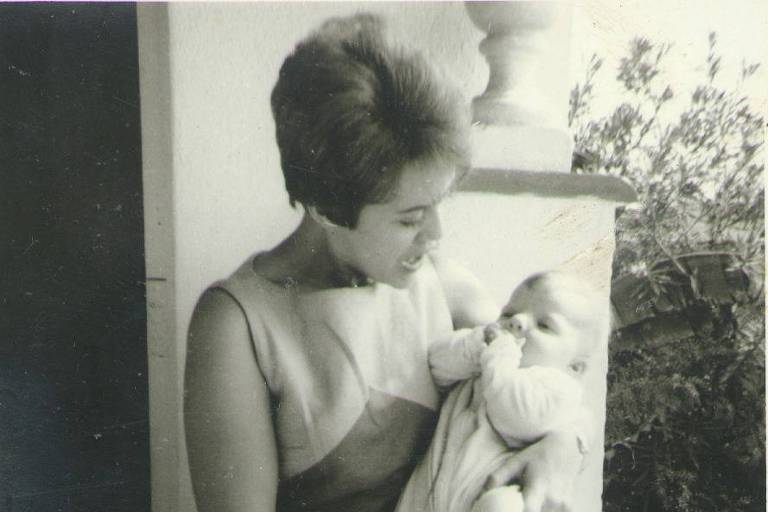 Theresinha Milliet Austregésilo Soares (1934-2021) e o filho Rafael
