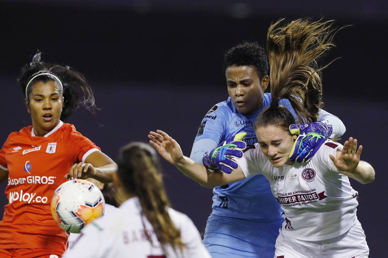 Sucesso do Corinthians no futebol feminino impulsiona rivais na