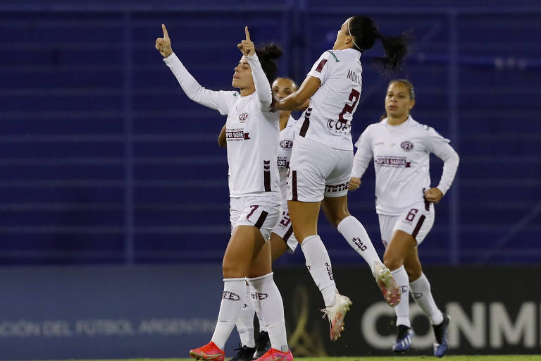 Sucesso do Corinthians no futebol feminino impulsiona rivais na