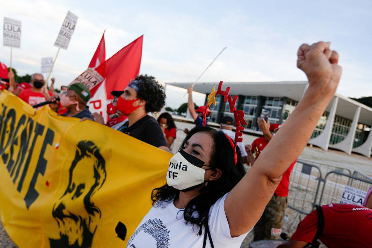 Petistas comemoram suspeição de Moro