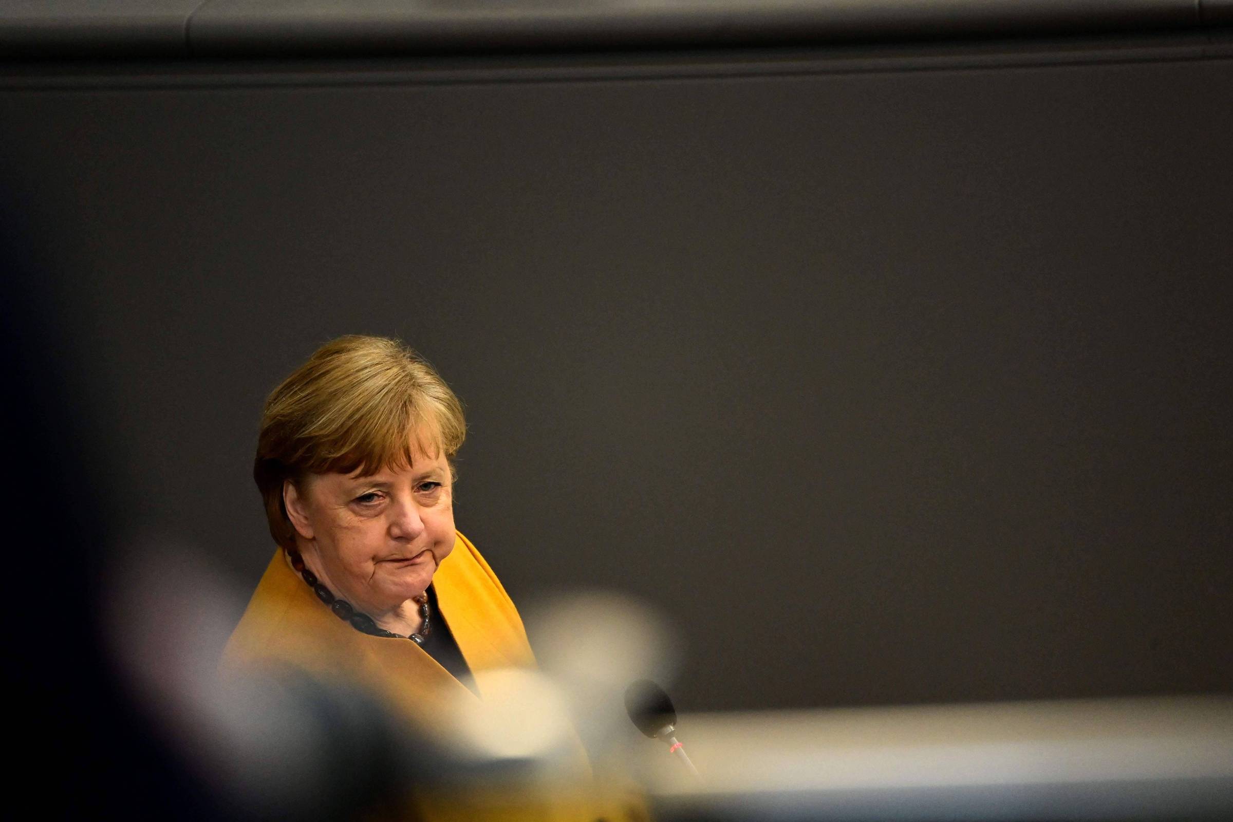 Merkel diz que errou, pede desculpas e revoga confinamento que seria imposto na Páscoa - 24/03/2021 - Mundo - Folha