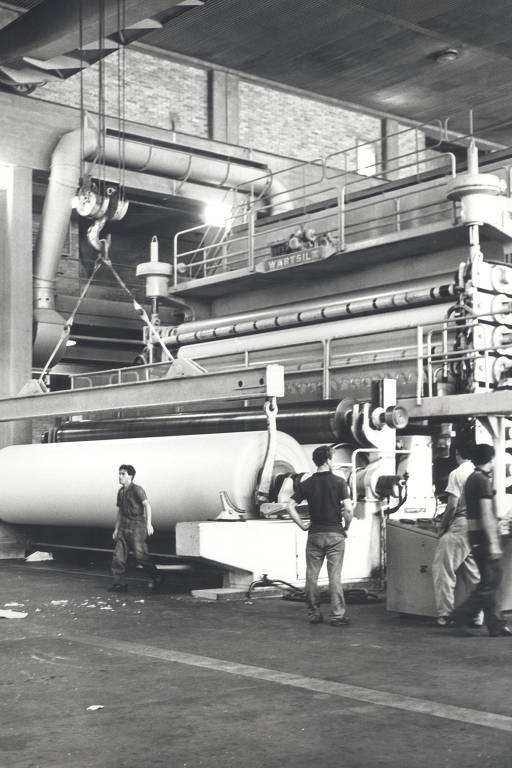 Máquina de papel 6, IKPC, atual unidade de Monte Alegre, na década de 1970