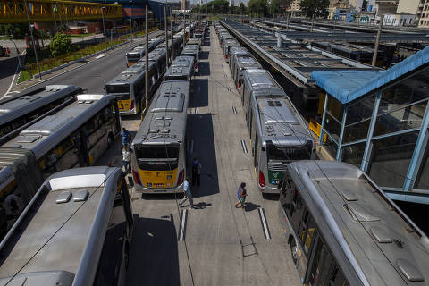 Greve de motoristas e cobradores de ônibus em São Paulo é suspensa